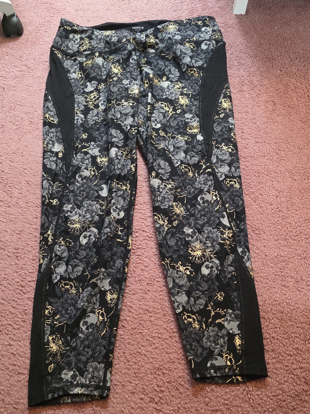torrid Active Black Leggings Size 3 Floral Skulls Gold Accents